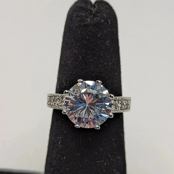 Jewelry - 925 Round cut solitaire ring